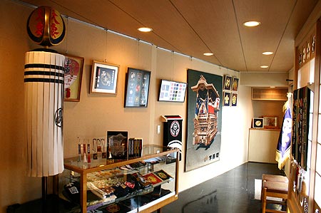 �������ʂ���ǂɂ�����ꂽ��i��f�B�X�v���C�����o�}���B